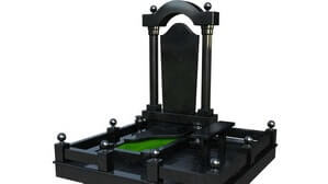 Памятник с двумя колоннами